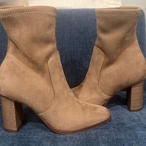 DOLCE VITA: Petya Bootie / Size 6 / TAN SUEDE BOOTS